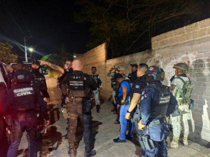 Authorities investigate a shooting in Michoacan. (Breitbart News Foundation/ Cartel Chroni
